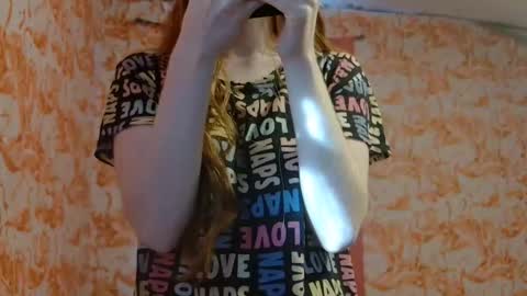 Snapshot of shelikessoymilk chatting on November 2025 08:43:01 PM Erika online show from November 2025 08:43:01 PM