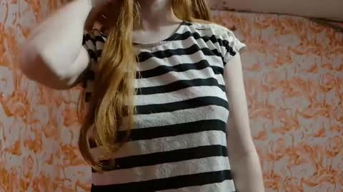 Snapshot of shelikessoymilk chatting on November 2025 01:33:01 AM Erika online show from November 2025 01:33:01 AM