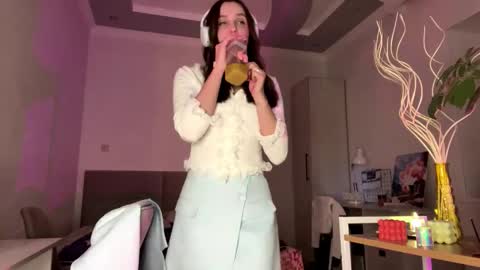 Elsa online show from December 2025 07:34:02 PM