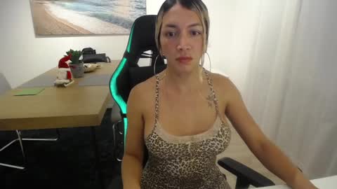 Snapshot of shellsy_hans chatting on December 2024 06:35:02 AM Shellsy H online show from December 2024 06:35:02 AM