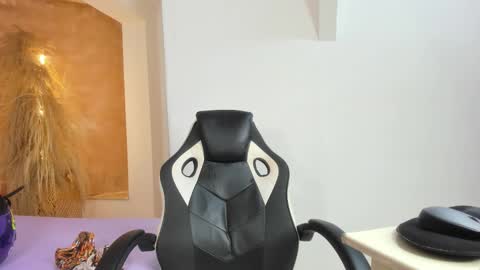 shenielxxx online show from February 2026 01:22:01 PM