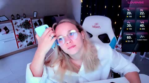 Snapshot of sherill_brill chatting on December 2024 01:49:01 PM Sheril online show from December 2024 01:49:01 PM