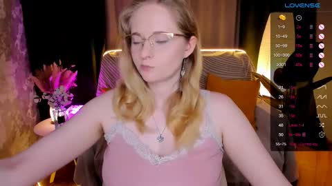 Snapshot of sheslinki chatting on February 2026 07:51:01 AM Hello guys my name is Aemilia online show from February 2026 07:51:01 AM