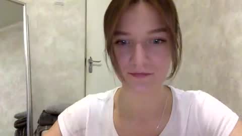 Jesica online show from November 2025 08:42:01 PM