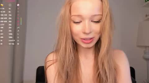 Snapshot of shiningdawn chatting on October 2025 07:30:01 AM Stella online show from October 2025 07:30:01 AM