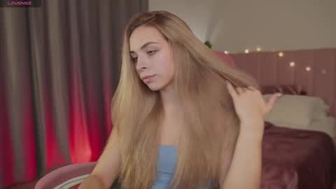 Julia online show from September 2025 05:53:02 AM