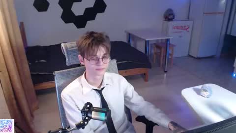 shiromy_ online show from November 2025 06:43:01 PM