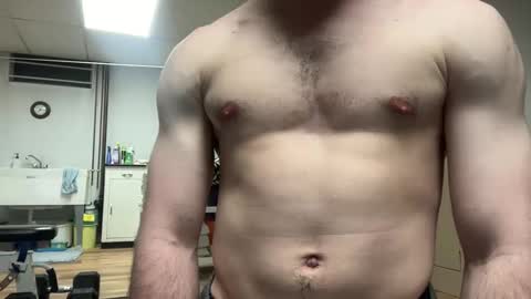shirtlesshunk15 online show from April 2026 12:37:01 AM