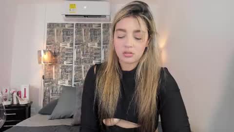 Snapshot of shofiavega chatting on September 2025 02:51:02 PM SHOFIA online show from September 2025 02:51:02 PM