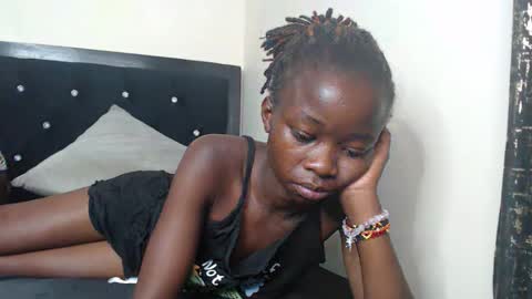 Snapshot of shortnswee254 chatting on November 2025 06:28:02 PM shortnswee254 online show from November 2025 06:28:02 PM