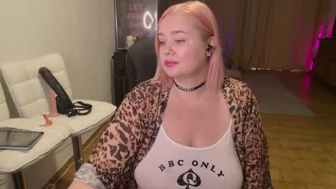 Mimi   online show from November 2025 11:32:02 AM