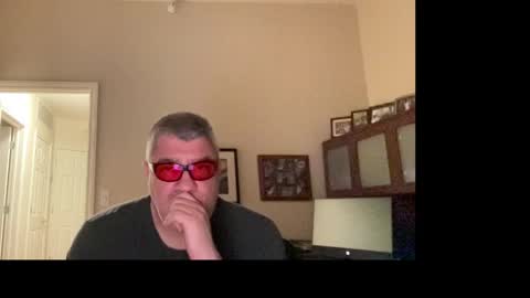 Snapshot of showmet chatting on April 2026 03:33:02 AM Chicago Guy online show from April 2026 03:33:02 AM