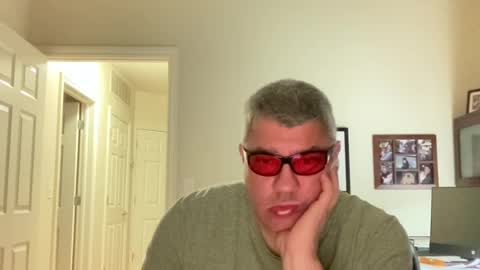 Snapshot of showmet chatting on July 2026 04:48:01 AM Chicago Guy online show from July 2026 04:48:01 AM