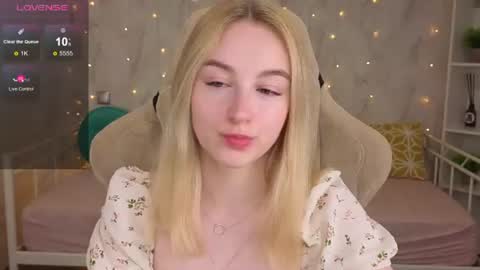 Snapshot of shy__polly chatting on June 2026 12:02:02 AM Polly online show from June 2026 12:02:02 AM