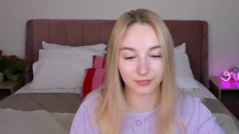 Snapshot of shy__polly chatting on June 2026 12:31:01 AM Polly online show from June 2026 12:31:01 AM