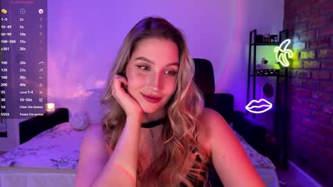 Snapshot of shy_bee chatting on November 2025 09:46:02 PM Alice online show from November 2025 09:46:02 PM