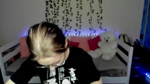 Snapshot of shy_elina01 chatting on October 2025 10:26:01 AM shy_elina01 online show from October 2025 10:26:01 AM