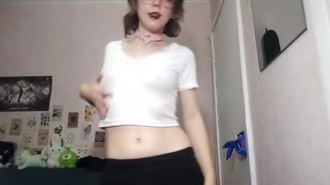 Snapshot of shy_kiss_twinkle_bloop chatting on September 2025 08:12:02 PM Milena online show from September 2025 08:12:02 PM