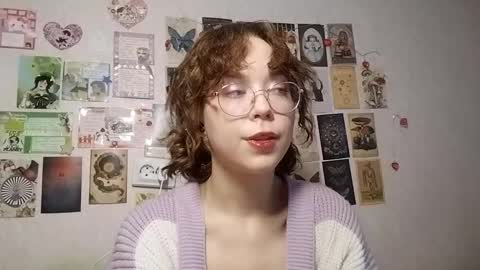 Snapshot of shy_kiss_twinkle_bloop chatting on October 2025 01:06:02 PM Milena online show from October 2025 01:06:02 PM