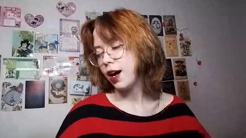 Snapshot of shy_kiss_twinkle_bloop chatting on October 2025 01:43:02 PM Milena online show from October 2025 01:43:02 PM