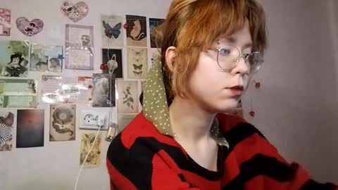 Snapshot of shy_kiss_twinkle_bloop chatting on October 2025 12:15:02 PM Milena online show from October 2025 12:15:02 PM