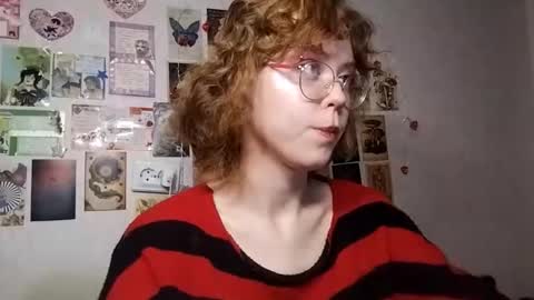 Snapshot of shy_kiss_twinkle_bloop chatting on October 2025 01:14:01 PM Milena online show from October 2025 01:14:01 PM