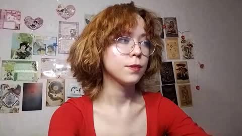 Snapshot of shy_kiss_twinkle_bloop chatting on October 2025 01:12:01 PM Milena online show from October 2025 01:12:01 PM