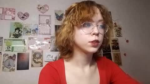 Snapshot of shy_kiss_twinkle_bloop chatting on October 2025 01:11:01 PM Milena online show from October 2025 01:11:01 PM