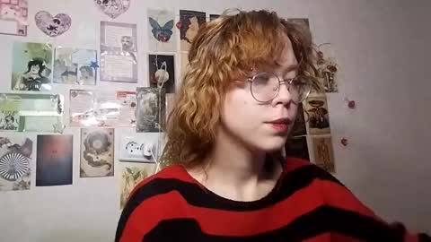 Snapshot of shy_kiss_twinkle_bloop chatting on October 2025 01:32:01 PM Milena online show from October 2025 01:32:01 PM