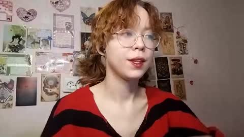 Snapshot of shy_kiss_twinkle_bloop chatting on October 2025 01:07:01 PM Milena online show from October 2025 01:07:01 PM