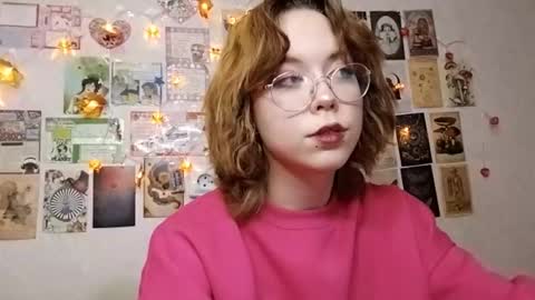 Snapshot of shy_kiss_twinkle_bloop chatting on October 2025 02:19:01 PM Milena online show from October 2025 02:19:01 PM