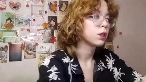 Snapshot of shy_kiss_twinkle_bloop chatting on October 2025 01:01:02 PM Milena online show from October 2025 01:01:02 PM