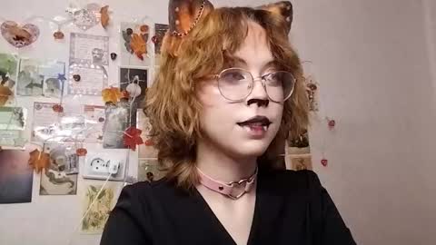 Snapshot of shy_kiss_twinkle_bloop chatting on October 2025 02:07:01 PM Milena online show from October 2025 02:07:01 PM