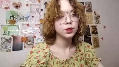 Snapshot of shy_kiss_twinkle_bloop chatting on November 2025 01:00:02 PM Milena online show from November 2025 01:00:02 PM