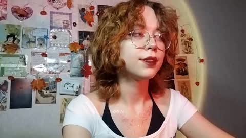 Snapshot of shy_kiss_twinkle_bloop chatting on November 2025 02:17:01 PM Milena online show from November 2025 02:17:01 PM