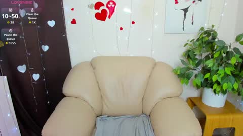 shy_kittenn online show from May 2026 03:12:01 AM