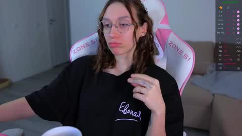 Snapshot of shy_or_horny chatting on February 2026 01:02:01 AM HI i am Marcy online show from February 2026 01:02:01 AM