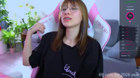 Snapshot of shy_or_horny chatting on March 2026 10:33:02 AM HI i am Marcy online show from March 2026 10:33:02 AM