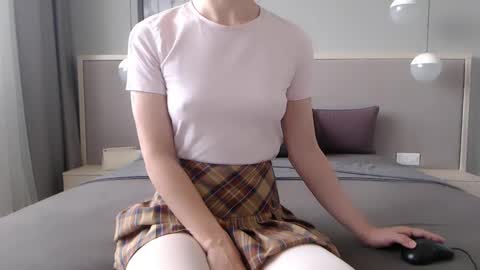 shy_schoolgirl_ online show from October 2025 01:41:01 PM