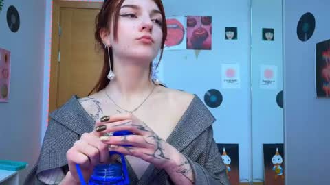 Snapshot of shybella_girl chatting on December 2024 07:50:02 AM Bella online show from December 2024 07:50:02 AM