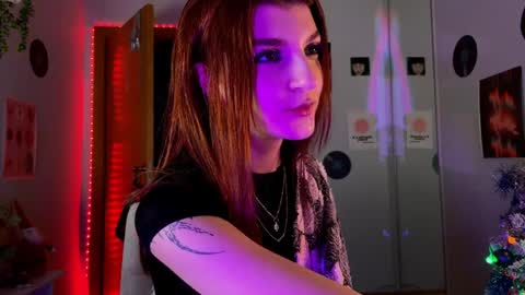 Snapshot of shybella_girl chatting on December 2024 06:33:01 AM Bella online show from December 2024 06:33:01 AM
