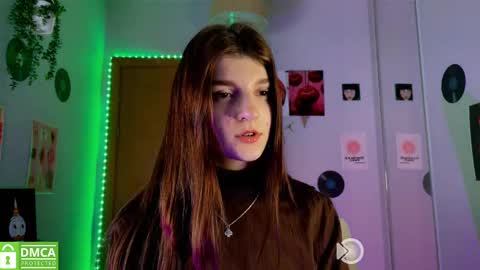 Snapshot of shybella_girl chatting on March 2025 06:59:02 PM Bella online show from March 2025 06:59:02 PM