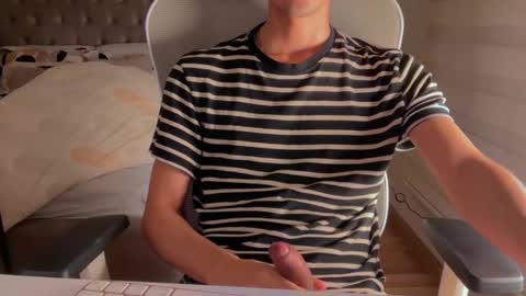 Snapshot of shydude666 chatting on September 2025 01:44:02 AM shydude666 online show from September 2025 01:44:02 AM