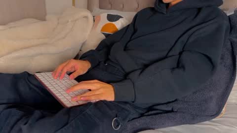 Snapshot of shydude666 chatting on December 2025 10:41:02 PM shydude666 online show from December 2025 10:41:02 PM