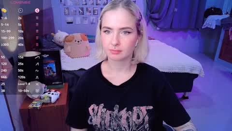 Snapshot of shyfoxxxy chatting on December 2024 04:29:02 PM Effie online show from December 2024 04:29:02 PM