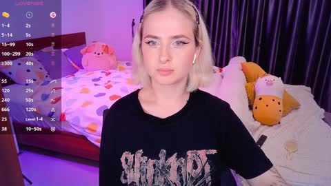 Snapshot of shyfoxxxy chatting on December 2024 03:55:01 PM Effie online show from December 2024 03:55:01 PM