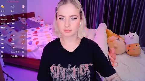 Snapshot of shyfoxxxy chatting on December 2024 07:42:01 AM Effie online show from December 2024 07:42:01 AM