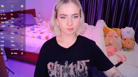 Snapshot of shyfoxxxy chatting on December 2024 08:07:02 PM Effie online show from December 2024 08:07:02 PM
