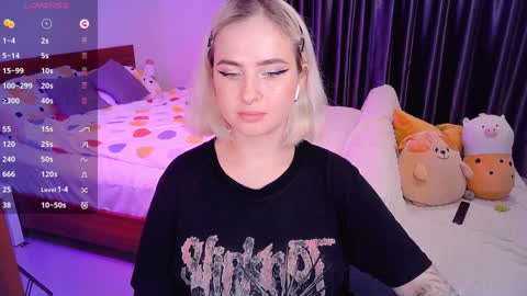 Snapshot of shyfoxxxy chatting on December 2024 05:21:02 PM Effie online show from December 2024 05:21:02 PM