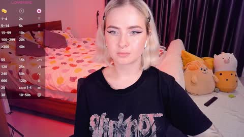 Snapshot of shyfoxxxy chatting on December 2024 01:59:02 PM Effie online show from December 2024 01:59:02 PM